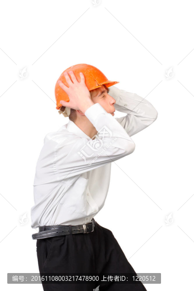 戴硬帽子的少年