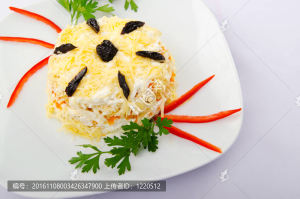 盤子里的美味沙拉