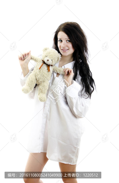 性感的黑人女孩在男人的襯衫，Teddy,Bear。白色孤立。