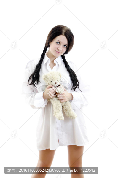 性感的黑人女孩在男人的襯衫，Teddy,Bear。白色孤立。