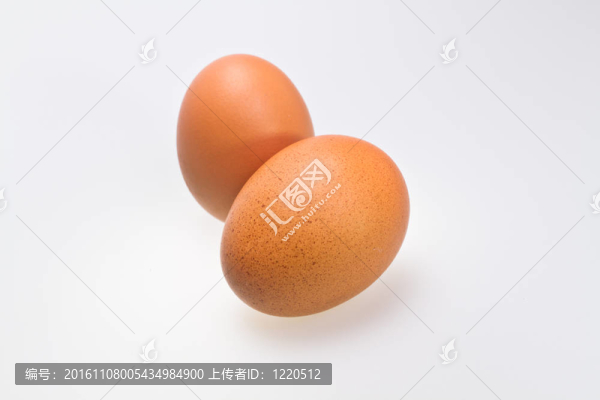 兩只棕色的雞蛋