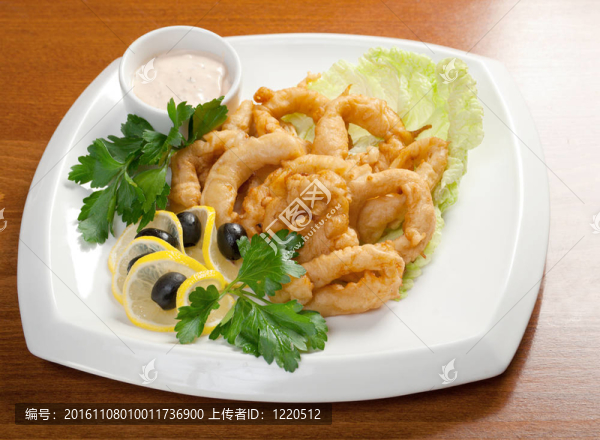 炸洋蔥圈在啤酒面團(tuán)