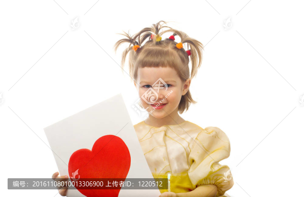 嬰兒手上畫的心
