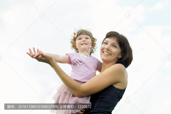 母親與女兒戶外畫像