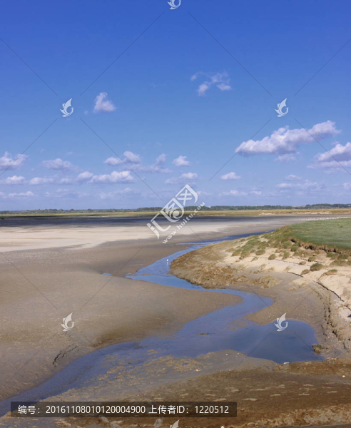 在對法國蛋白石海岸低潮的海景，沙灘