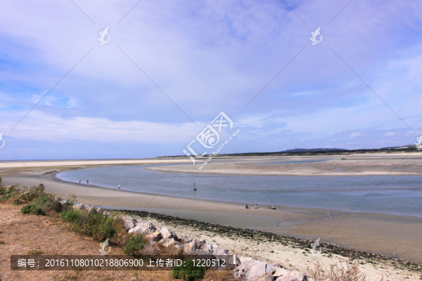 在對法國蛋白石海岸低潮的海景，沙灘