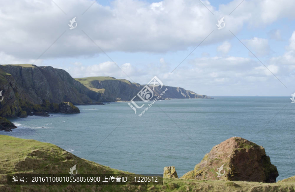 在圣阿布斯海角的懸崖和海岸；貝里克郡