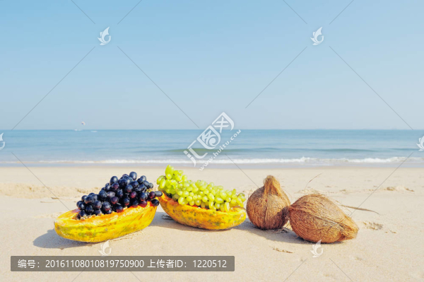 海灘上的水果