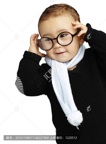 有趣的孩子拿著眼鏡在白色背景的肖像