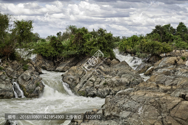 自然的力量：Li,Phi,Waterfalls