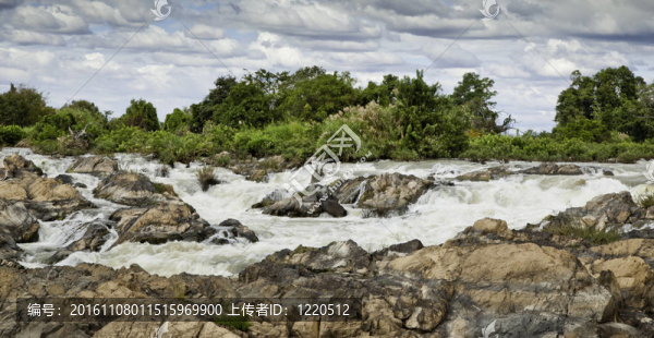 自然的力量：Li,Phi,Waterfalls