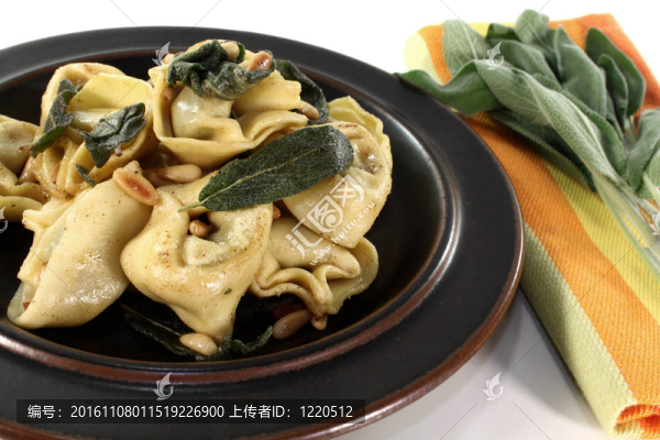 鼠尾草黃油餃子