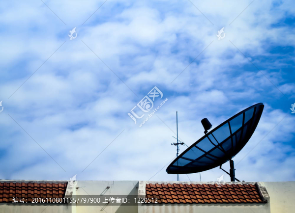 衛(wèi)星和藍色的天空背景