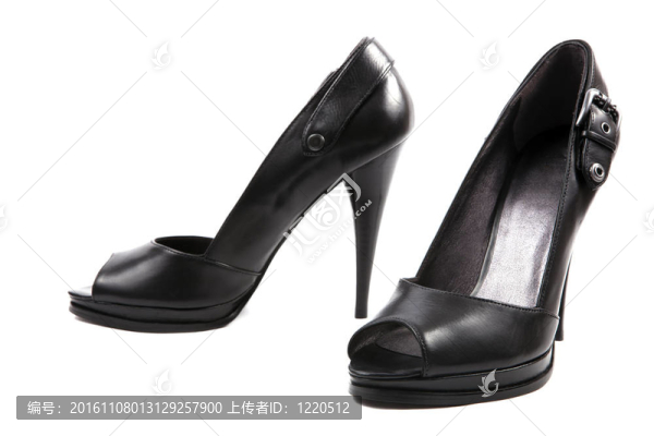 優(yōu)雅的現(xiàn)代女性黑色背景鞋