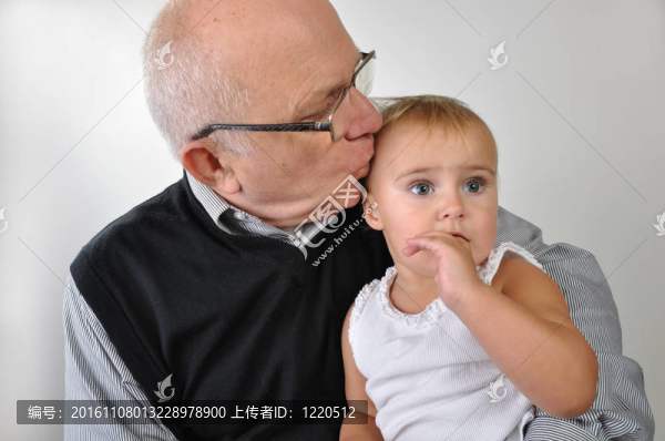 高級男子接吻的女兒