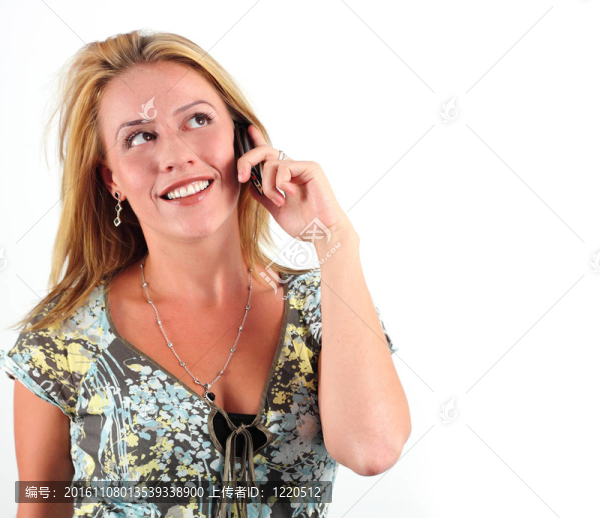 年輕的女人在電話里交談