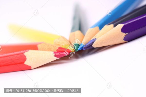 白色的彩色鉛筆