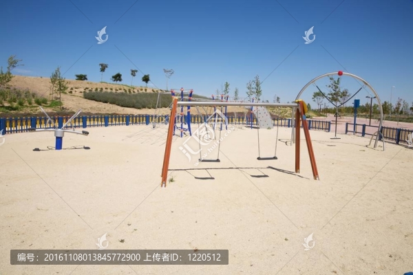 寂寞的操場(chǎng)