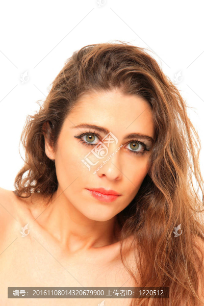 漂亮臉蛋和綠色眼睛的年輕女孩