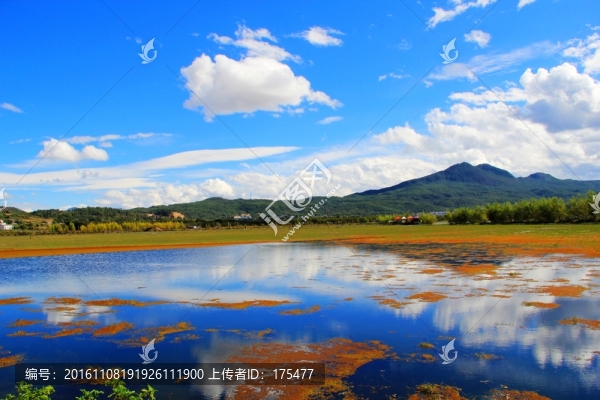七彩湖泊