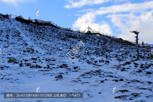潔白冰川雪山
