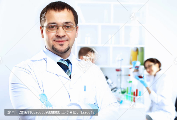科學家在實驗室