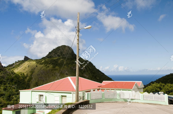 典型的住宅建筑風(fēng)格別墅Saba荷蘭的安的列斯群島加勒比海景的道路上