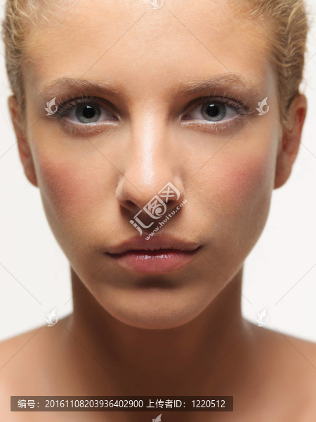特寫；年輕漂亮的女人美麗的畫像；
