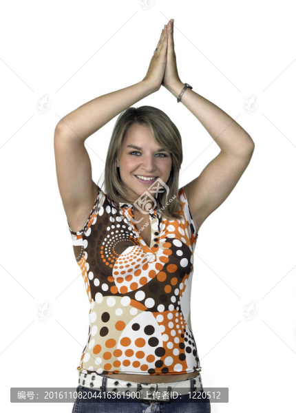 金發(fā)女孩的手拍著頭