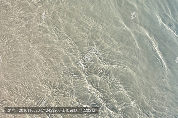 陽光反射的藍(lán)色海水
