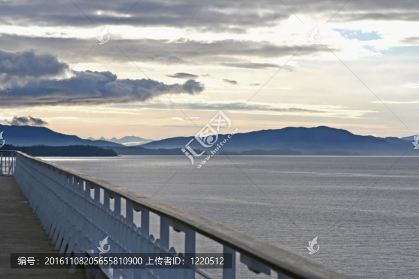 船和岸
