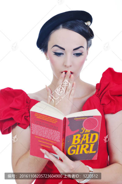 美麗的年輕女人讀的書