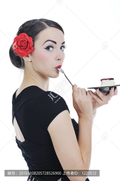 精致的女人與復(fù)古旅行袋分離