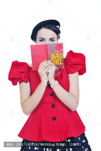 美麗的年輕女人讀的書