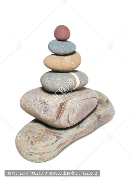 白色的石頭金字塔。