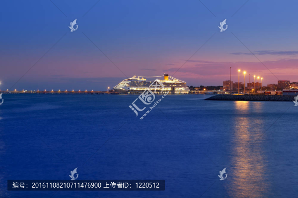 Majorca港郵輪夜間發(fā)光