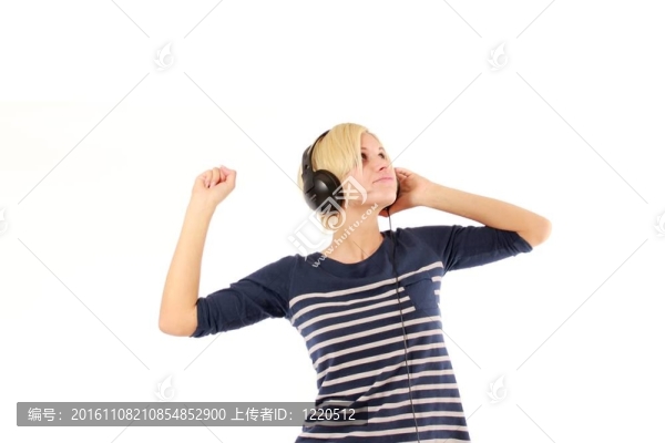 女孩聽音樂