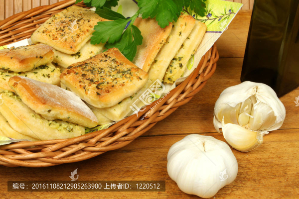 大蒜和香菜包子