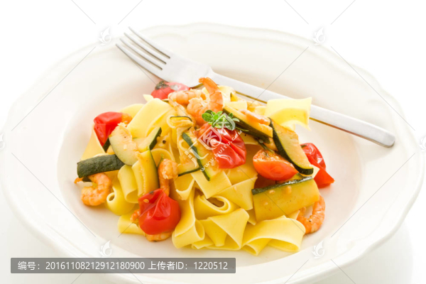 用西葫蘆和蝦面