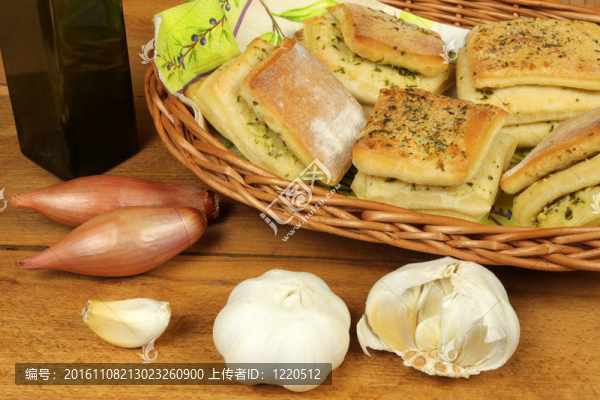 新鮮香料的面包