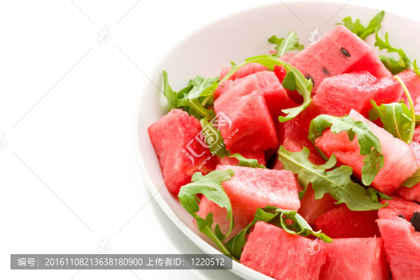 西瓜和芝麻菜沙拉分離