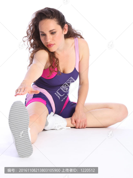 健康和健康的女人腿筋伸展