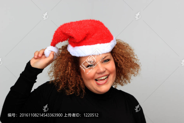 美麗的年輕女子戴著Santa草帽-匯圖網(wǎng) www.fosd68.com 美麗的年輕女子戴著Santa草帽