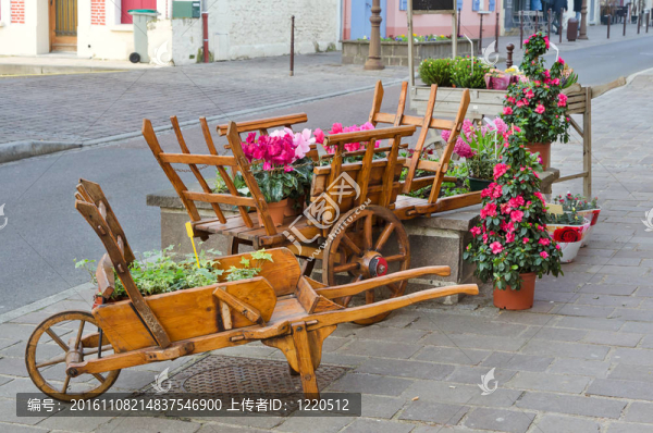 歐洲小鎮(zhèn)街道木制花盆