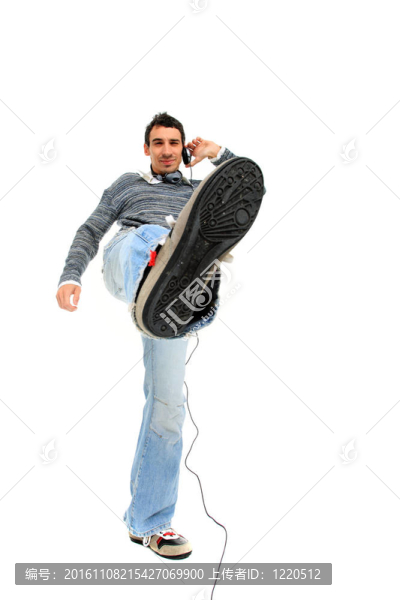 年輕人聽音樂