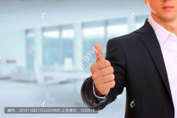 商業(yè)女性展示拇指