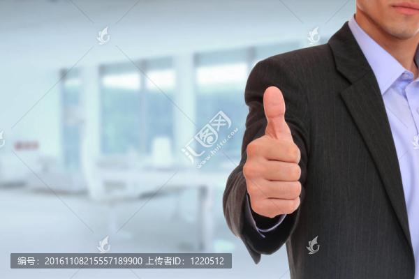 商業(yè)女性展示拇指