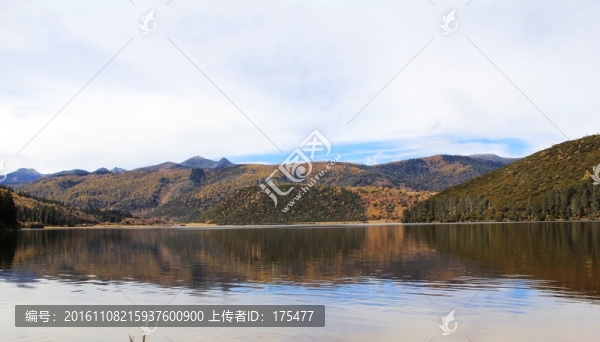 香格里拉屬都湖風(fēng)光