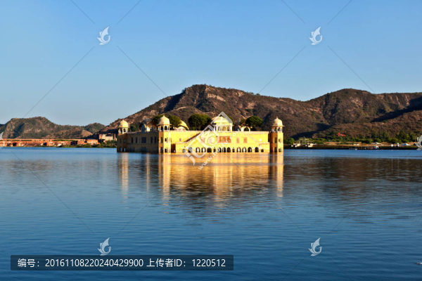 水宮（Jal,Mahal）在男子薩加爾湖。齋浦爾；拉賈斯坦；印度。第十八世紀(jì)。Dzhal,Mahal