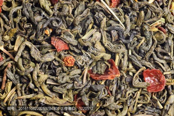 檸檬皮的花瓣和石灰味的綠茶作為背景